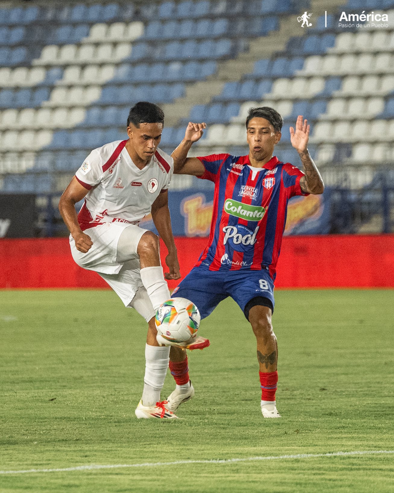 Jugadores de América en la victoria a domicilio
