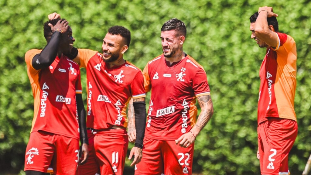Jugadores de América de Cali en sesión de entrenamiento | Foto: @AmericadeCali.