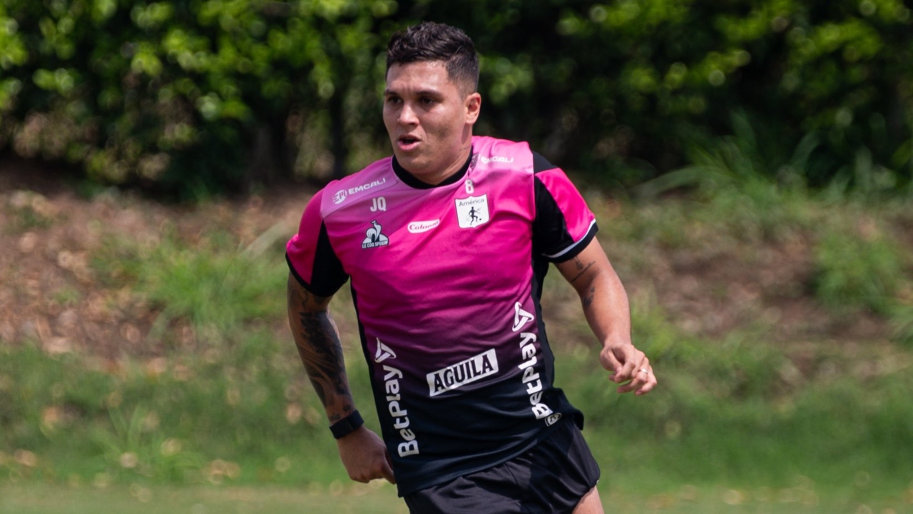 Juan Fernando Quintero en sesión de entrenamiento con 'la Mechita' | Foto: @AmericadeCali.