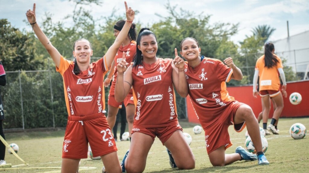 Jugadoras de América de Cali en sesión de entrenamiento | Foto: @AmericadeCaliFem