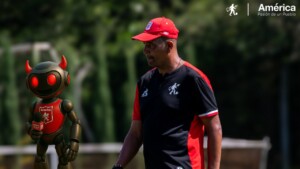 Jhon Tierrandentro en sesión de entrenamiento con 'la Mechita' | Foto: X @AmericadeCaliFem.